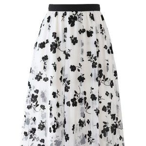 3D POSY DOUBLE-LAYERED MESH MIDI SKIRT IN WHITE (S-M)
